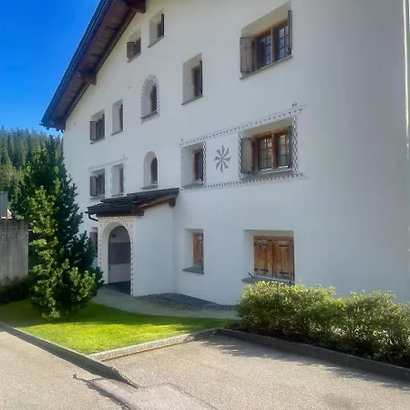 Cozy Bus In Front Of The Door Apartamento