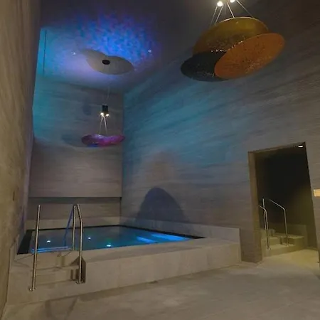 Cozy Bus In Front Of The Door Apartamento *