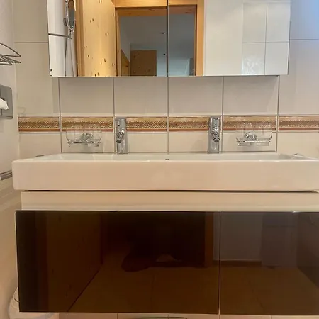 Διαμέρισμα Cozy Bus In Front Of The Door Laax