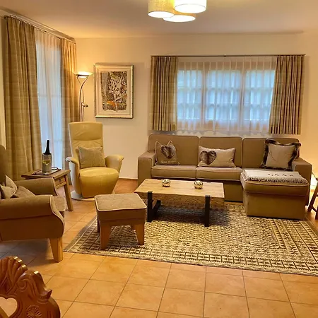 Cozy Bus In Front Of The Door Apartamento Laax