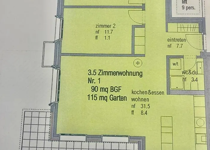 Cozy Bus In Front Of The Door Appartamento Laax