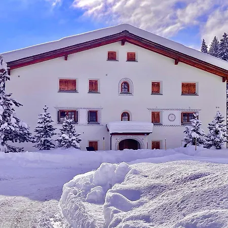 Apartment Cozy Bus In Front Of The Door Laax