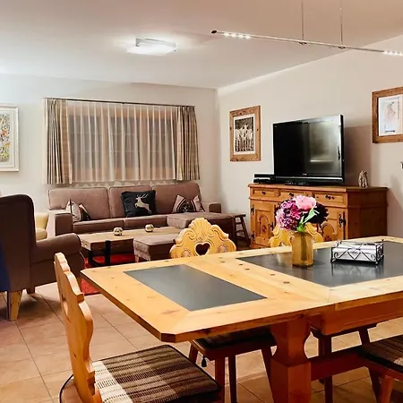 Cozy Bus In Front Of The Door Apartment *