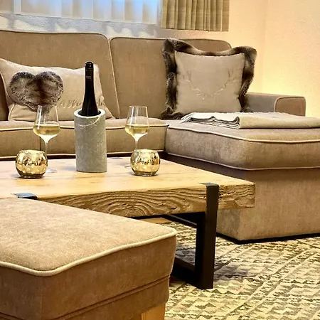 Apartment Cozy Bus In Front Of The Door *