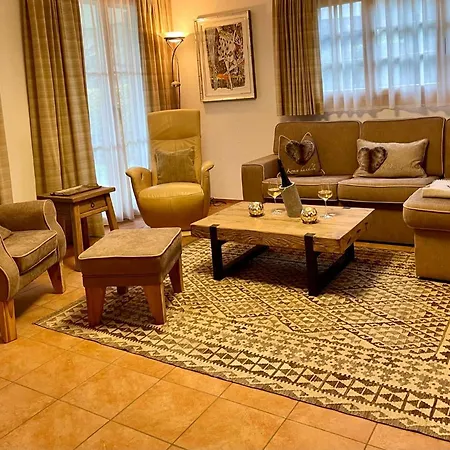 Apartment Cozy Bus In Front Of The Door *