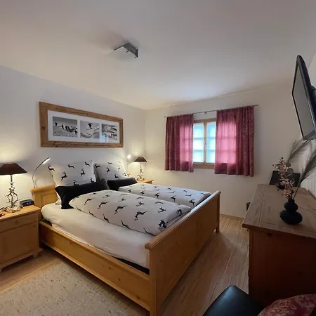 Cozy Bus In Front Of The Door Apartment