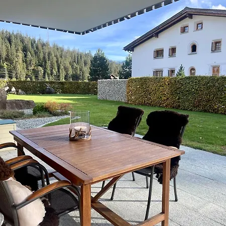 Cozy Bus In Front Of The Door Apartment Laax