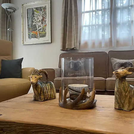 Apartment Cozy Bus In Front Of The Door