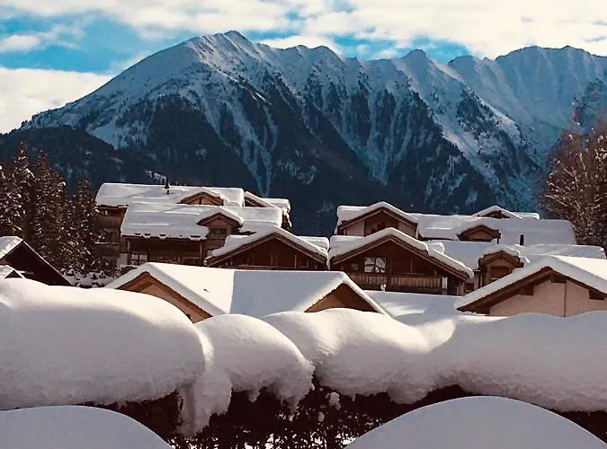 Cozy Bus In Front Of The Door شقة